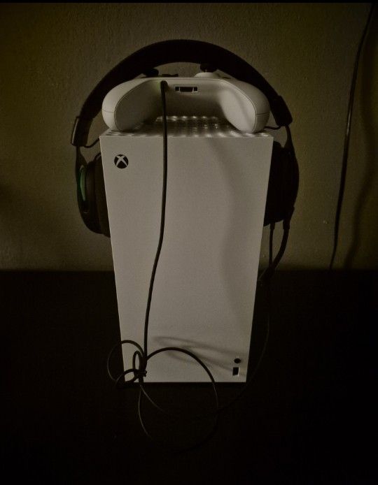 Xbox Series X White 1TB Like New