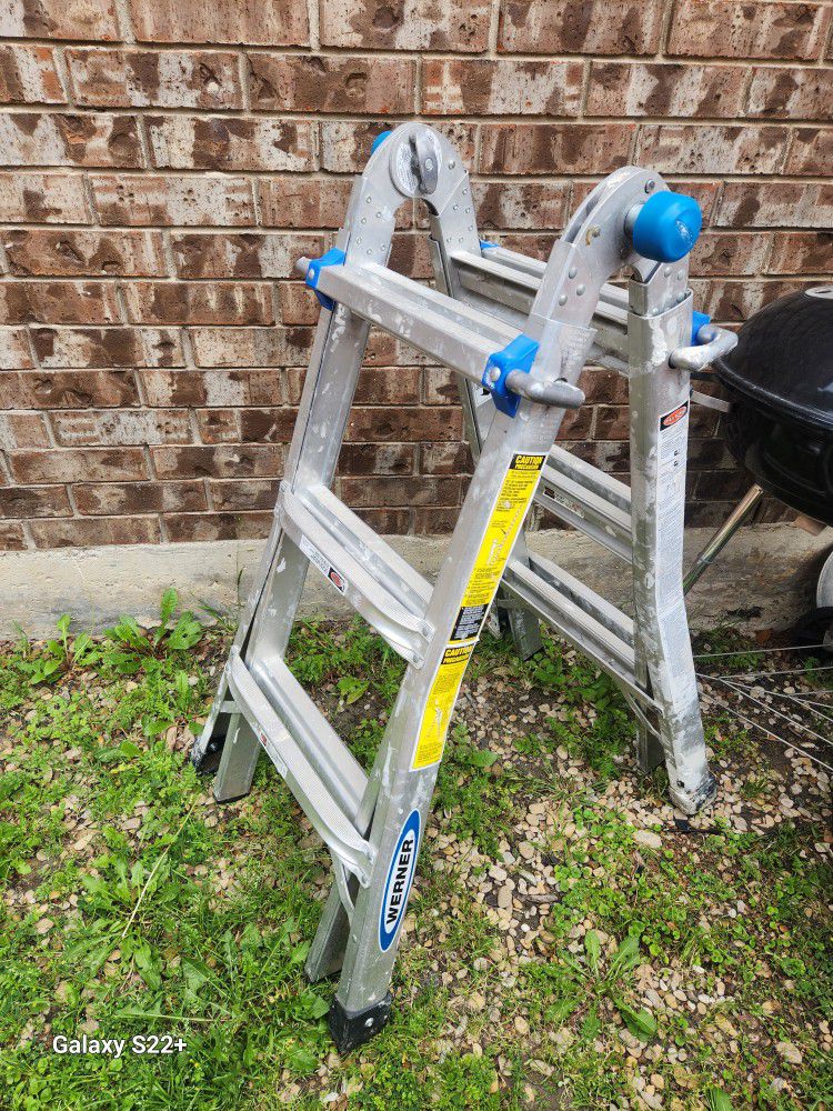 WERNER 13ft Aluminum Multi-Positión Ladder 300 lbs Capacity 