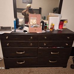 Kind Set Size With Two Nigth Stands And dress  mirror 