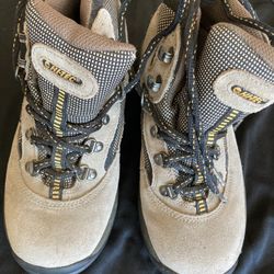 Hi-TECH boots size 4.0/3.0/35.0