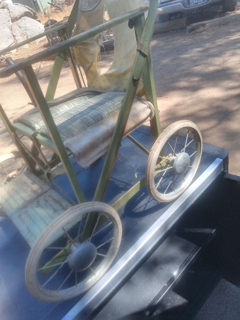 Vintage 1920s Fold Up Baby Buggie