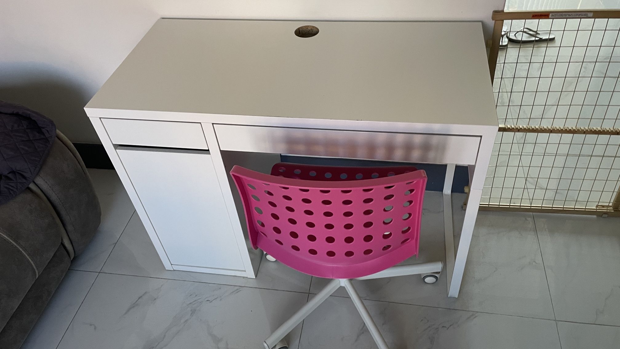 Desktop Like New With Chair