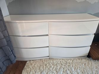 Dresser White Aurora