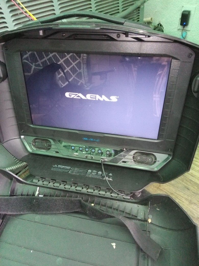 Portable 19" Gaems Monitor System