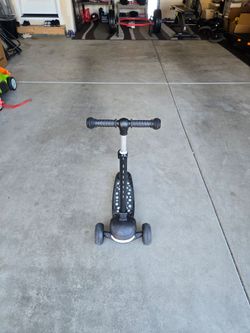 Kid kick scooter