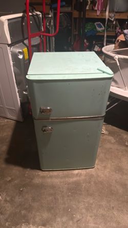 Mini fridge