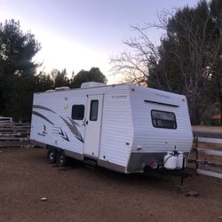 2006 Fleetwood Mallard RV Trailer