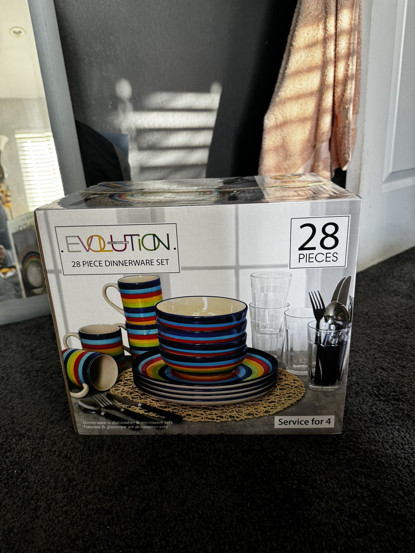 Brand new Dinnerware Set 