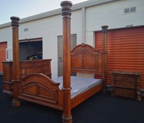 Qun Sz Bd St With Base Good Condition