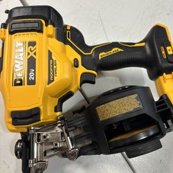 DEWALT 20V MAX Lithium-lon 15-Degree Cordless Roofing Nailer