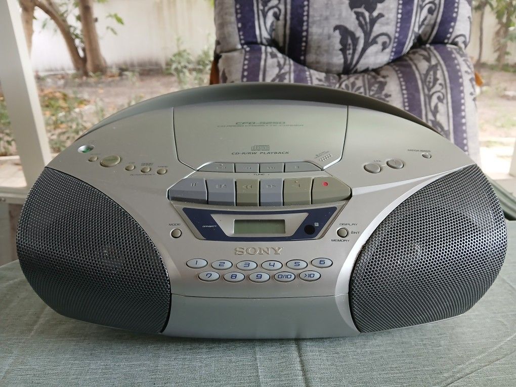 Sony CFD-S250 CD Radio/Cassette-Recorder Boombox Remote Control