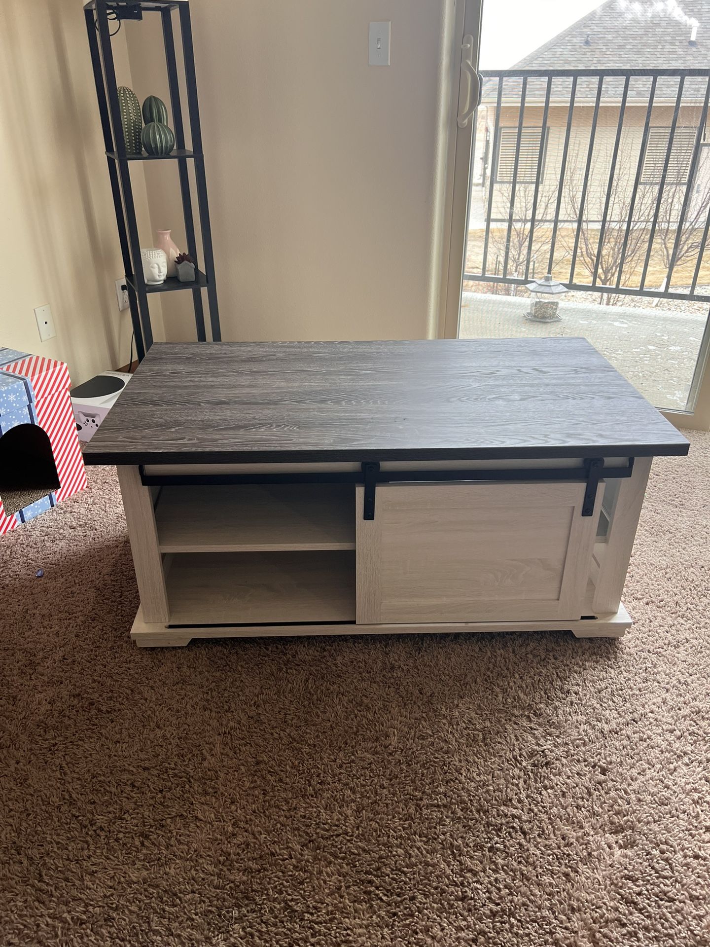 Like New, Farmhouse Coffee Table