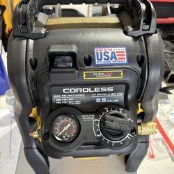 Dewalt 2.5 Gal 140 Psi Portable Air Compressor