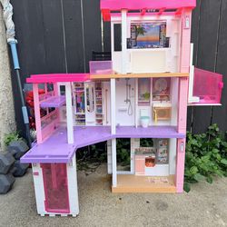 BARBIE DREAM HOUSE
