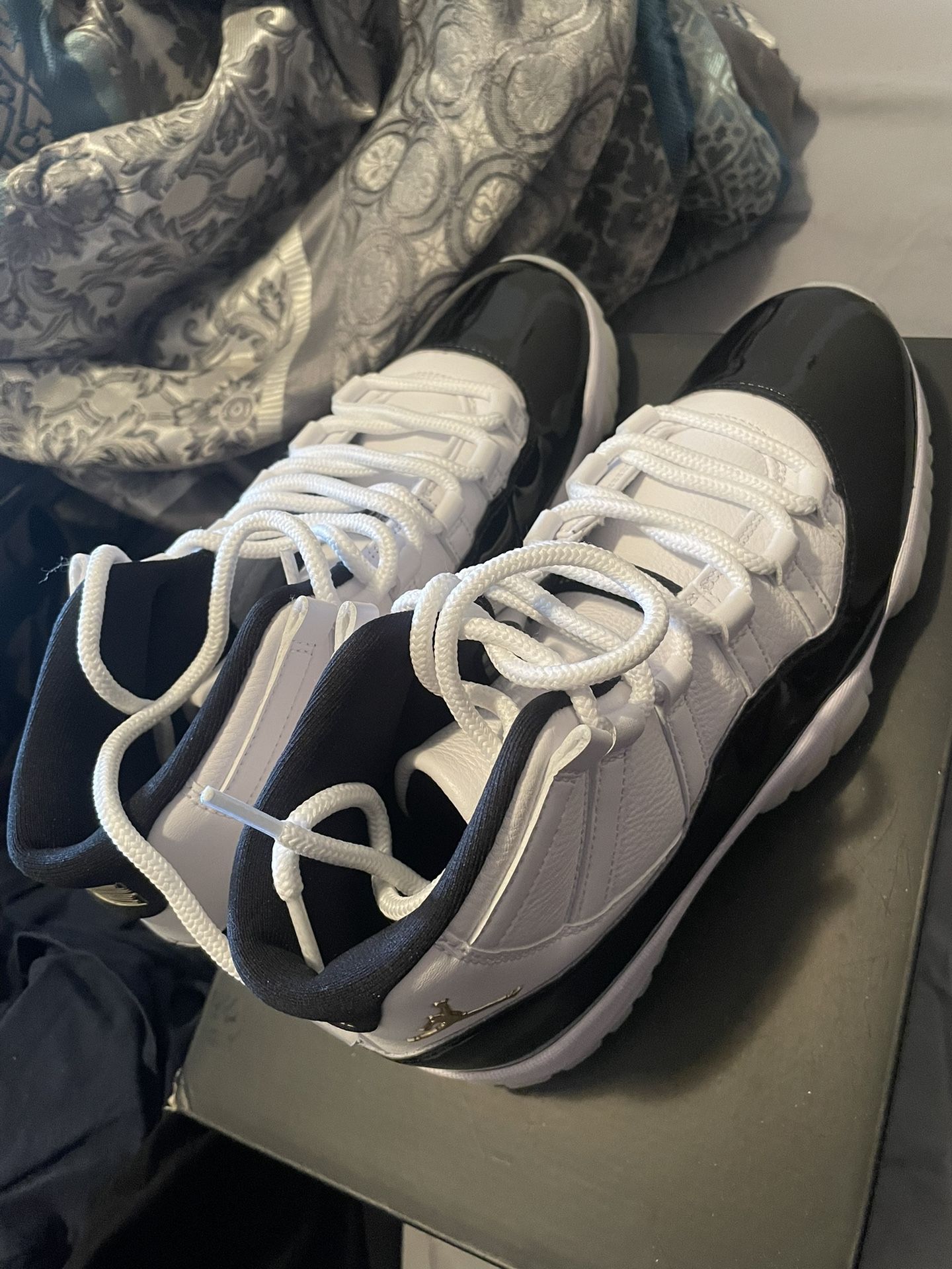 JORDAN 11 NEW
