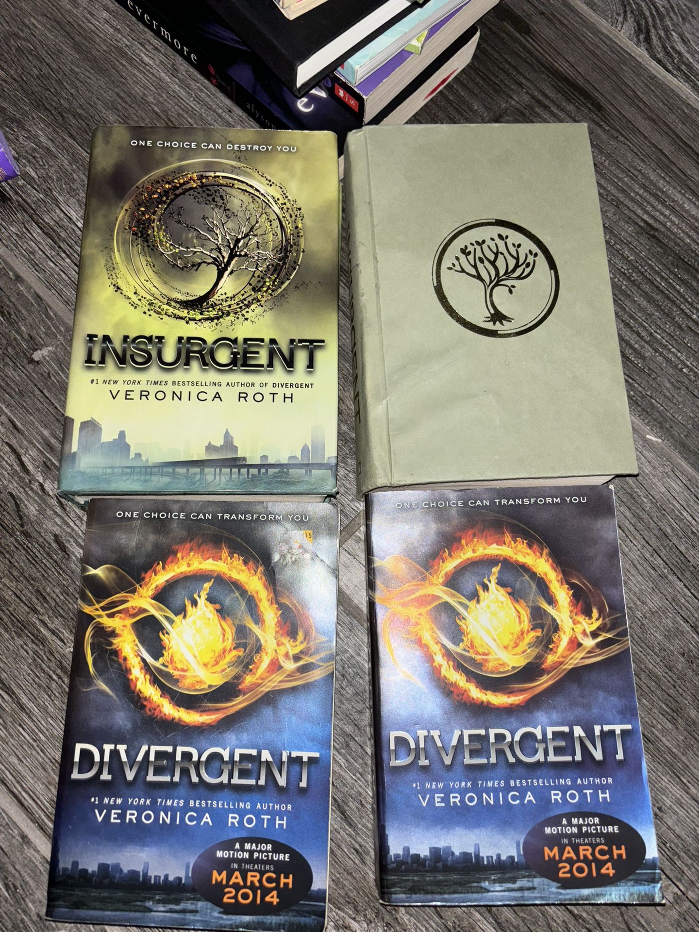 Divergent Books