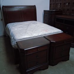 Beautiful Queen Bedroom Set 