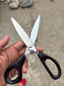 Thinning shears or texturizing shears scissors