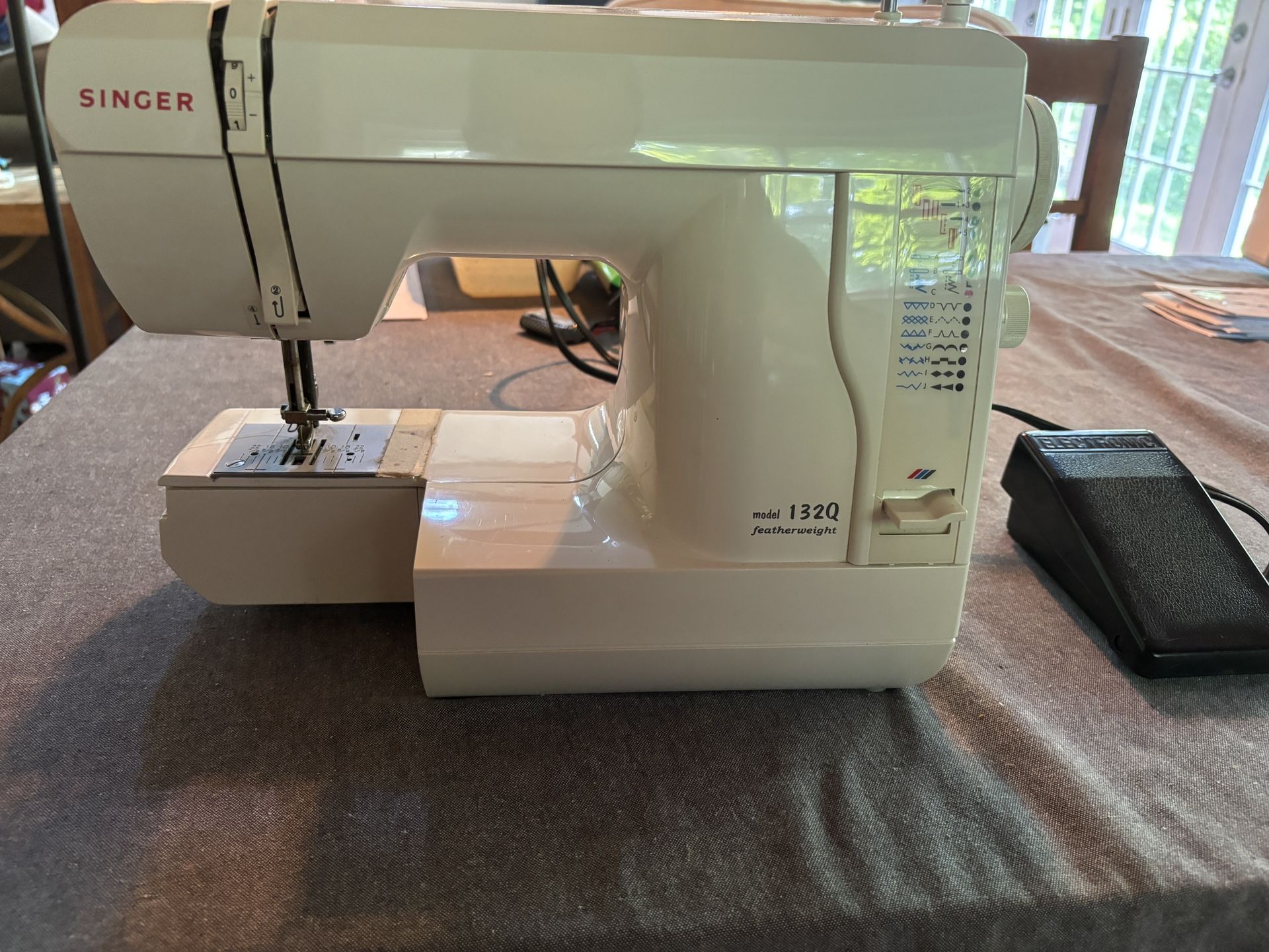 Singer 132q Featherweight Sewing Machine
