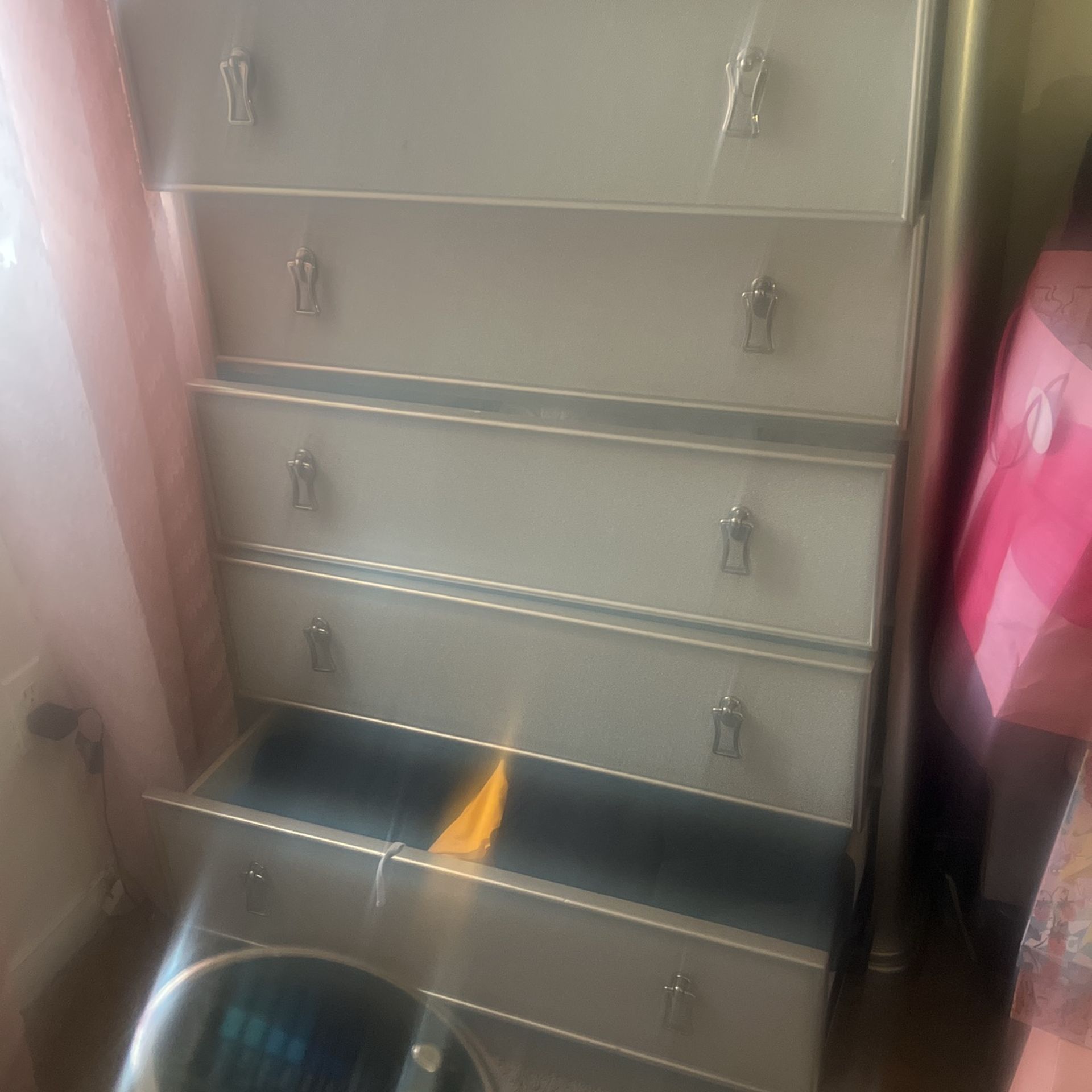 Diva Chest With Built In Mirror