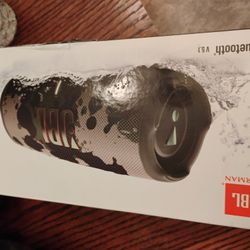 JBL Charge 5 Bluetooth Speaker (Camouflage)