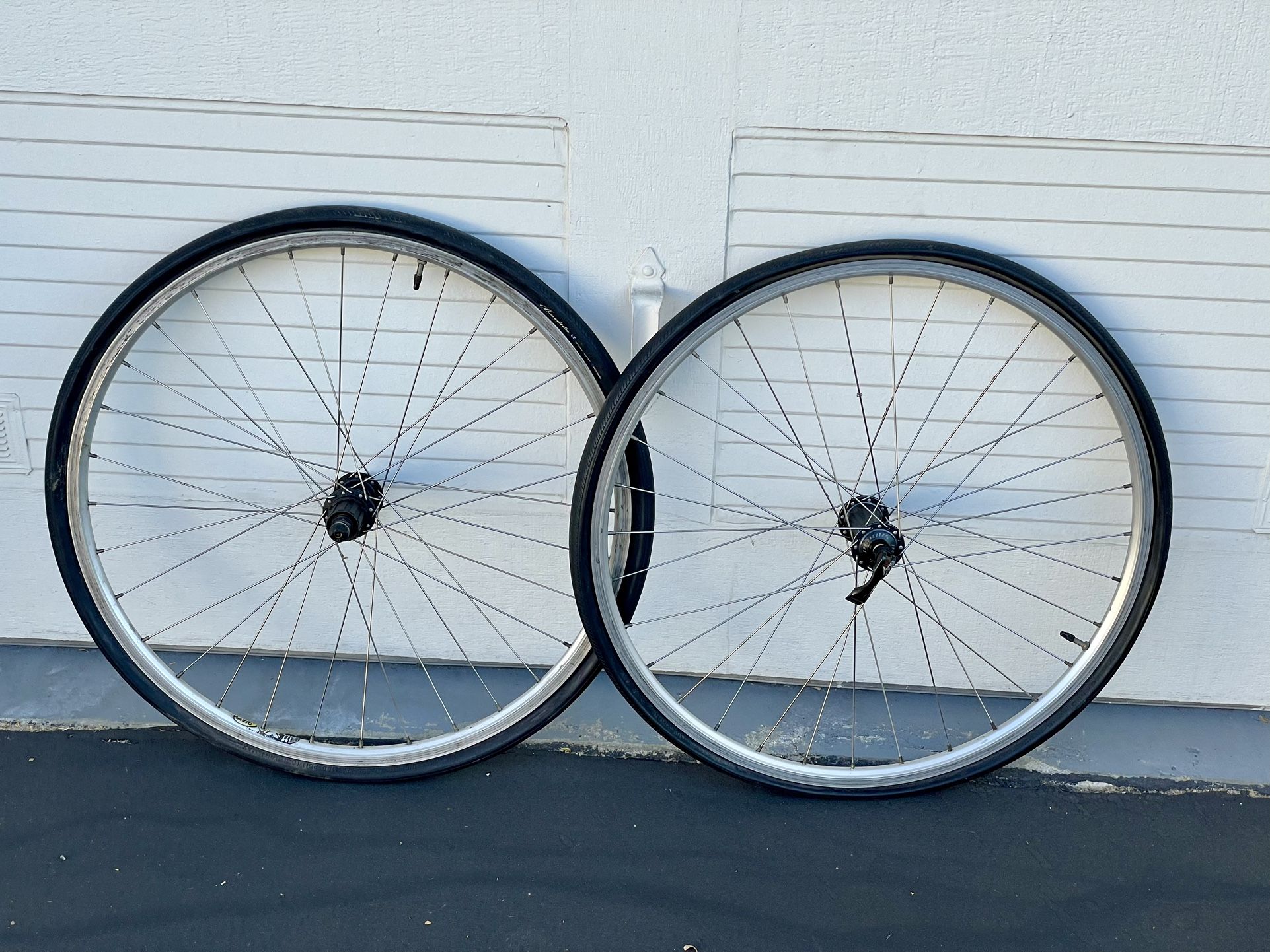 Mountain Bike Wheelset Mavic Rims, Specialized / Shimano Hubs Slick 26”x1.25 Tires