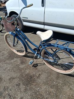 !! Women's  HUFFY  Beach Cruiser  Size 26 in Wheels