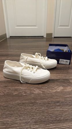 NEW Size 10 Madden Girl White Canvas Platform Sneakers