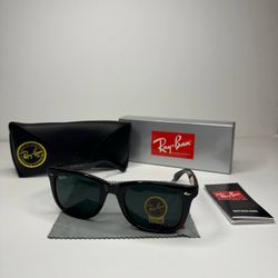 Black Ray-Ban Wayfarers
