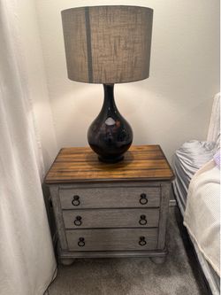 Flexsteel Home powered night stand and lamp