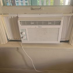 2 AC WINDOW UNITS 