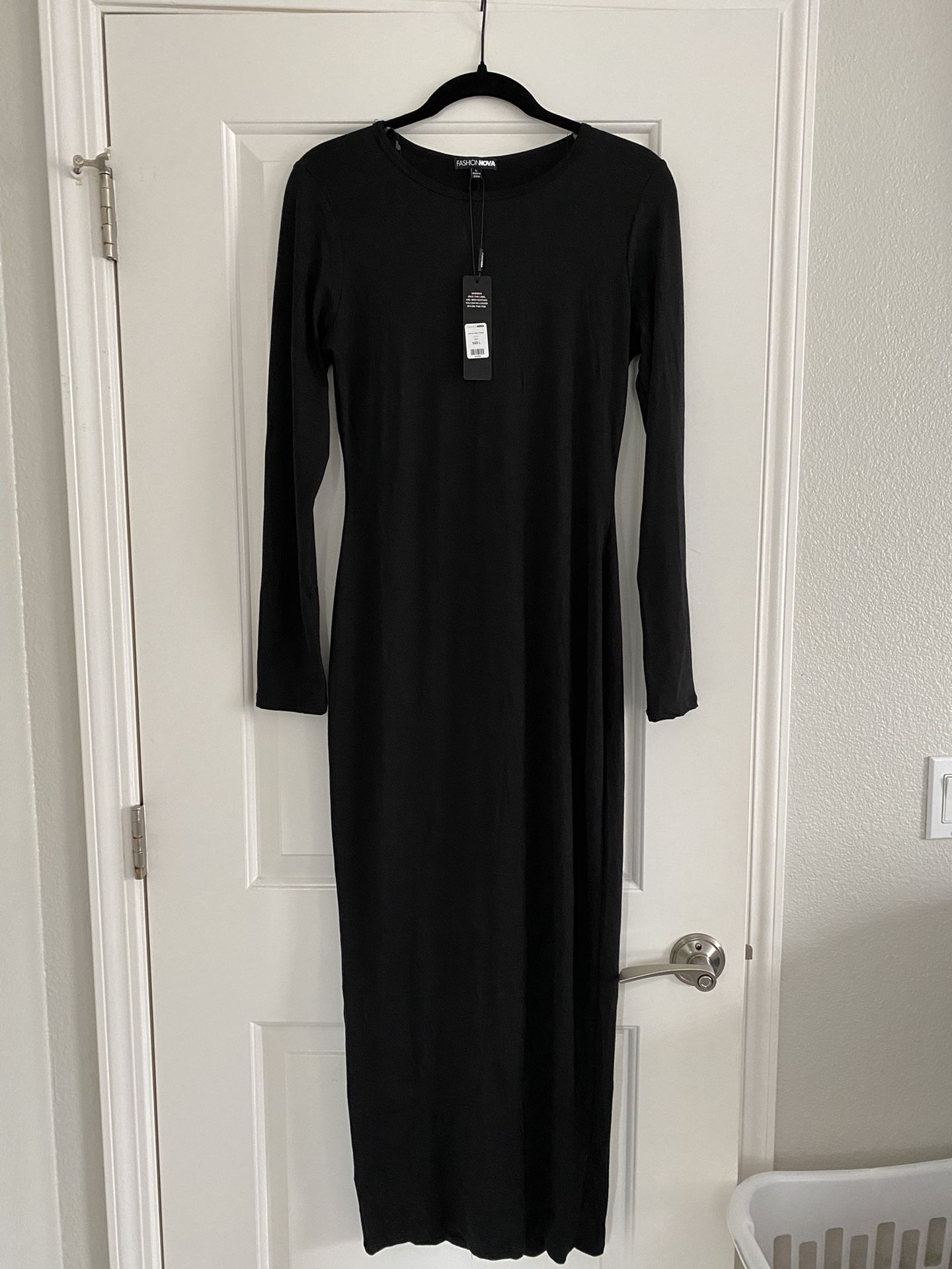 BRAND NEW Fashion Nova Black Long Sleeve Maxi Dress