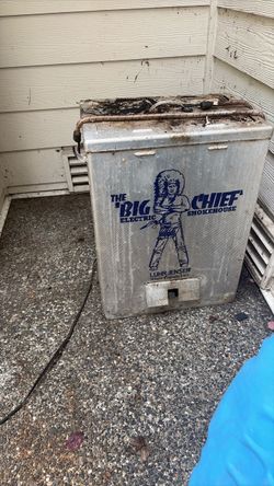 Luhr-Jensen Big Chief Electric Smokehouse