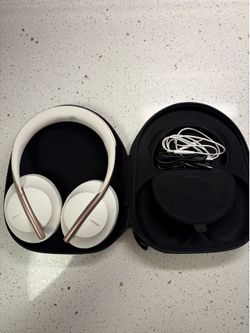 Bose Noise Cancelling Headphones 700 – Soapstone/White | Case & Accessories | Moving Sale