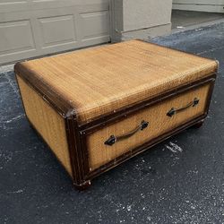 Storage Ottoman. I 