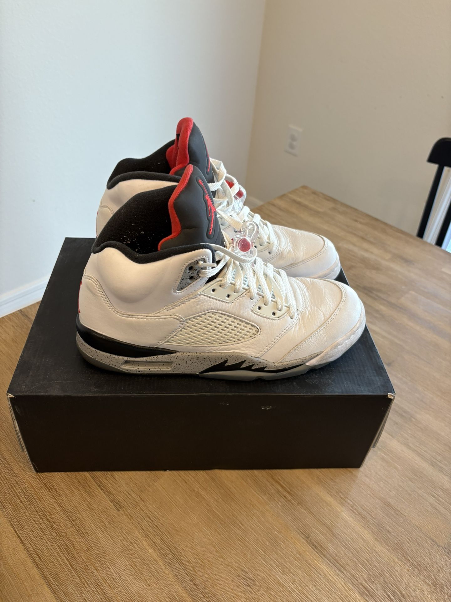 Air Jordan Retro 5 Size 10.5