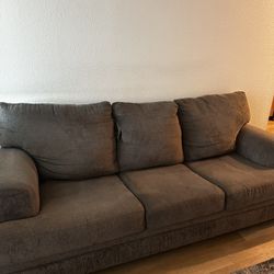 Couch 200 With Carpet 