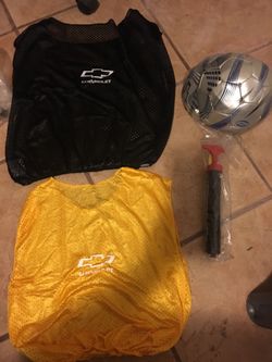 Reversible mesh scrimmage soccer practice jerseys (NEW)