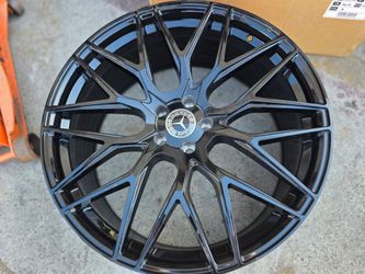 Mercedes benz GLC300: 22" new Varro Flo-form Wheels With New Tires