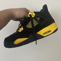 Jordan 4 Retro Thunder