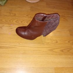 Size 8 1/2 Womans Boots Faux Fur 