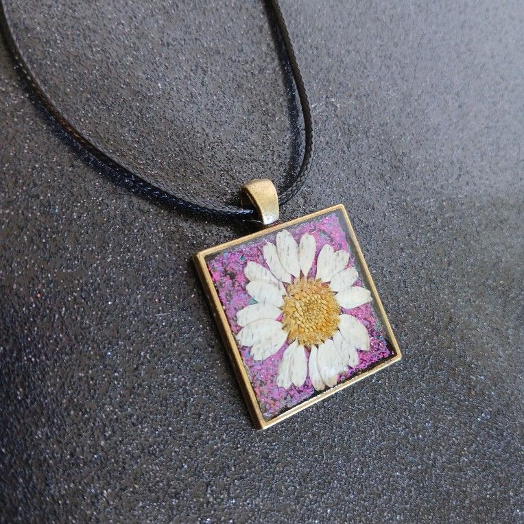 Rainbow color shift white daisy flower bronze pendant on black cord necklace new handmade