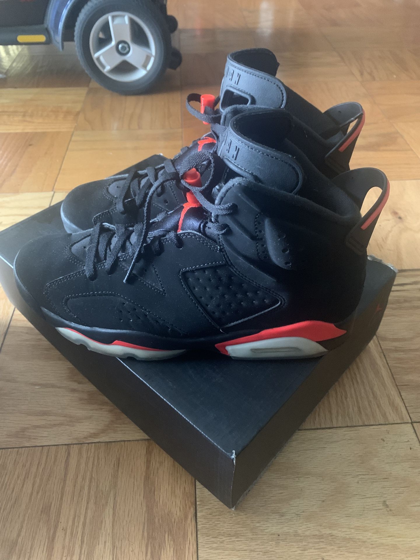 2 Pair Of Shoes 300$