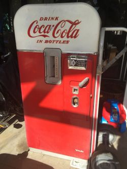 COCA COLA VENDO MACHINE