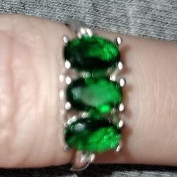 3 CT Emerald Ring In A .925 Setting -Sz 5