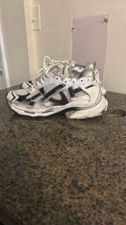 authentic balenciaga runners
