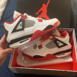Jordan 4 Fire Red M10.5
