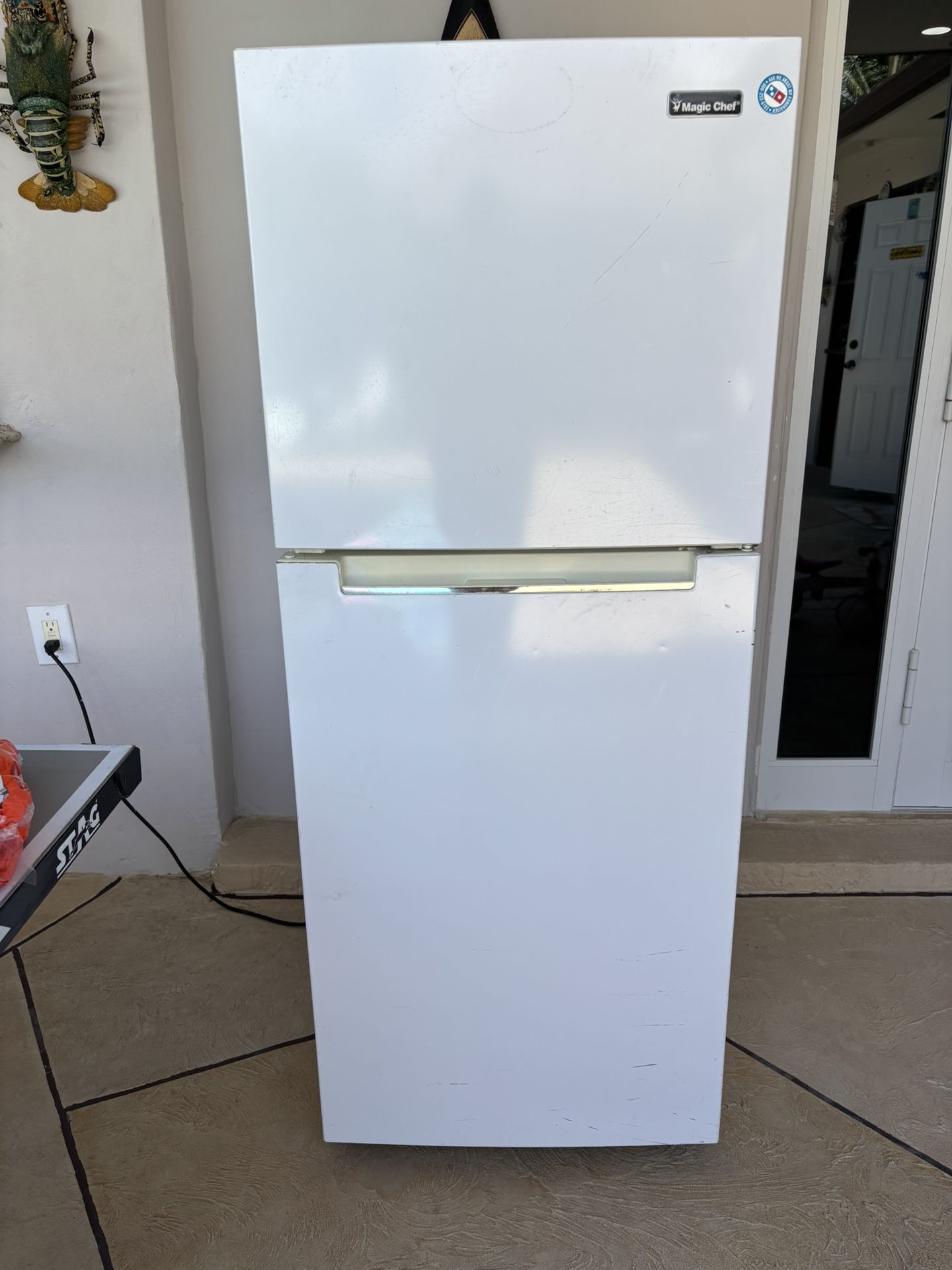 MAGIC CHEF 10.1 Cu Ft Refrigerator/Freezer