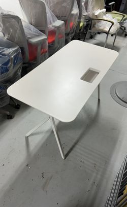 Key Desk, 48" Poppin