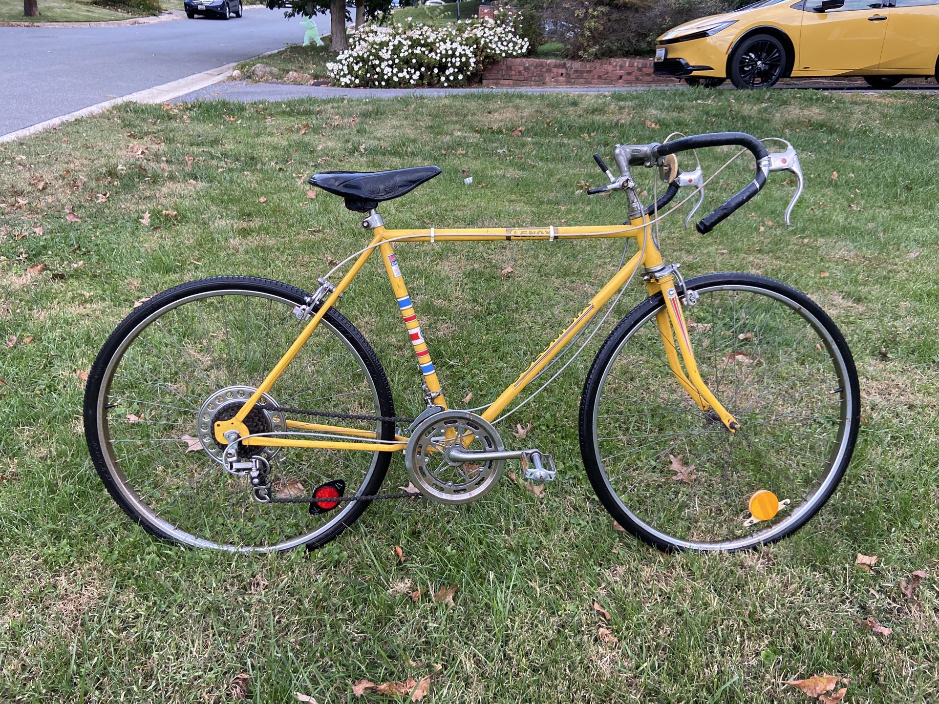 🏁 Vintage Columbia LeNox 10-Speed Road Bike – Classic Steel Beauty 🟡